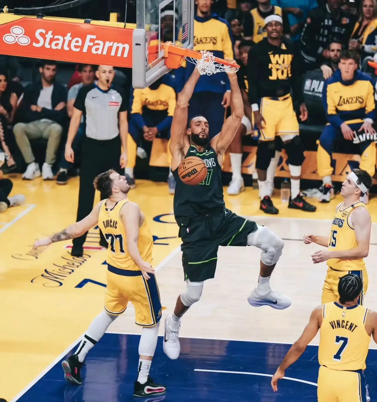 开云体育官方网站-爵士大胜魔术，戈贝尔贡献20分+20篮板帮助球队获胜