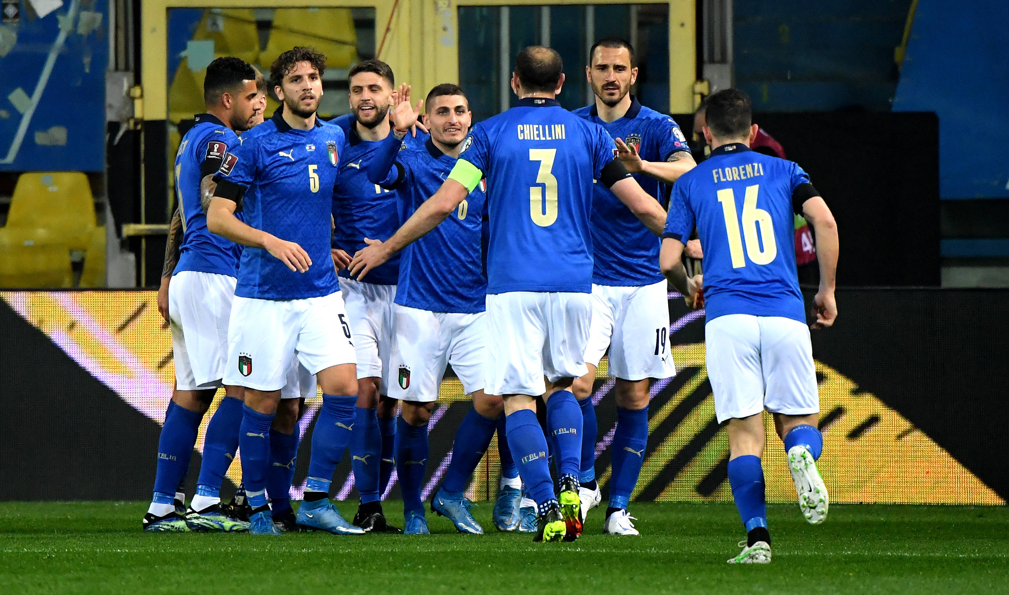 智利队在欧洲杯预选赛中击败对手，独霸赛场！