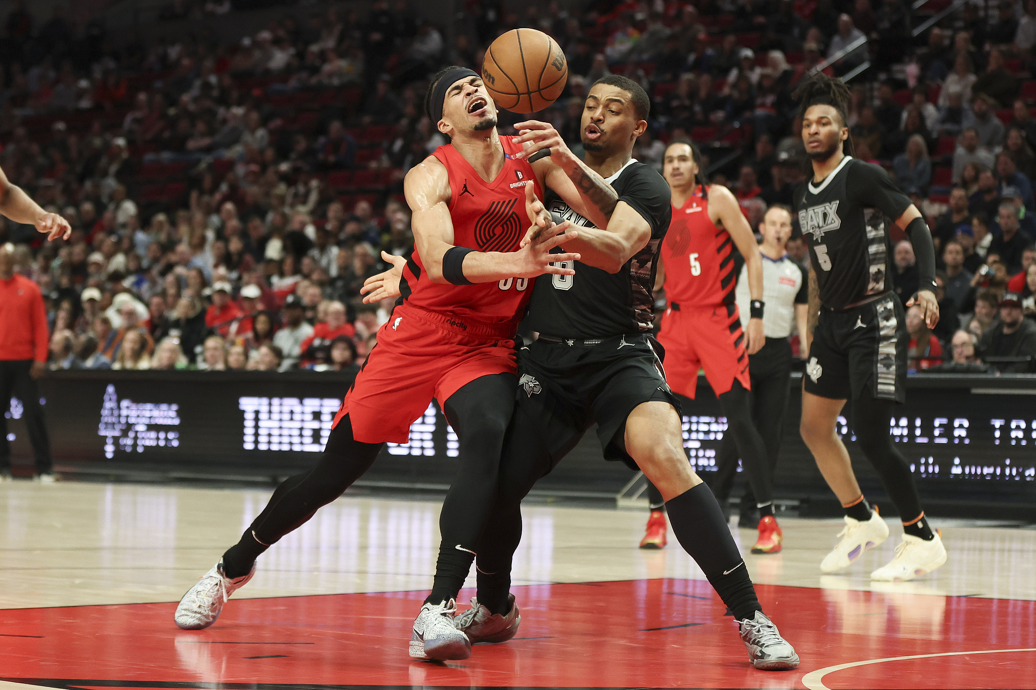 开云体育入口-篮网客场力克猛龙，连胜达到四场