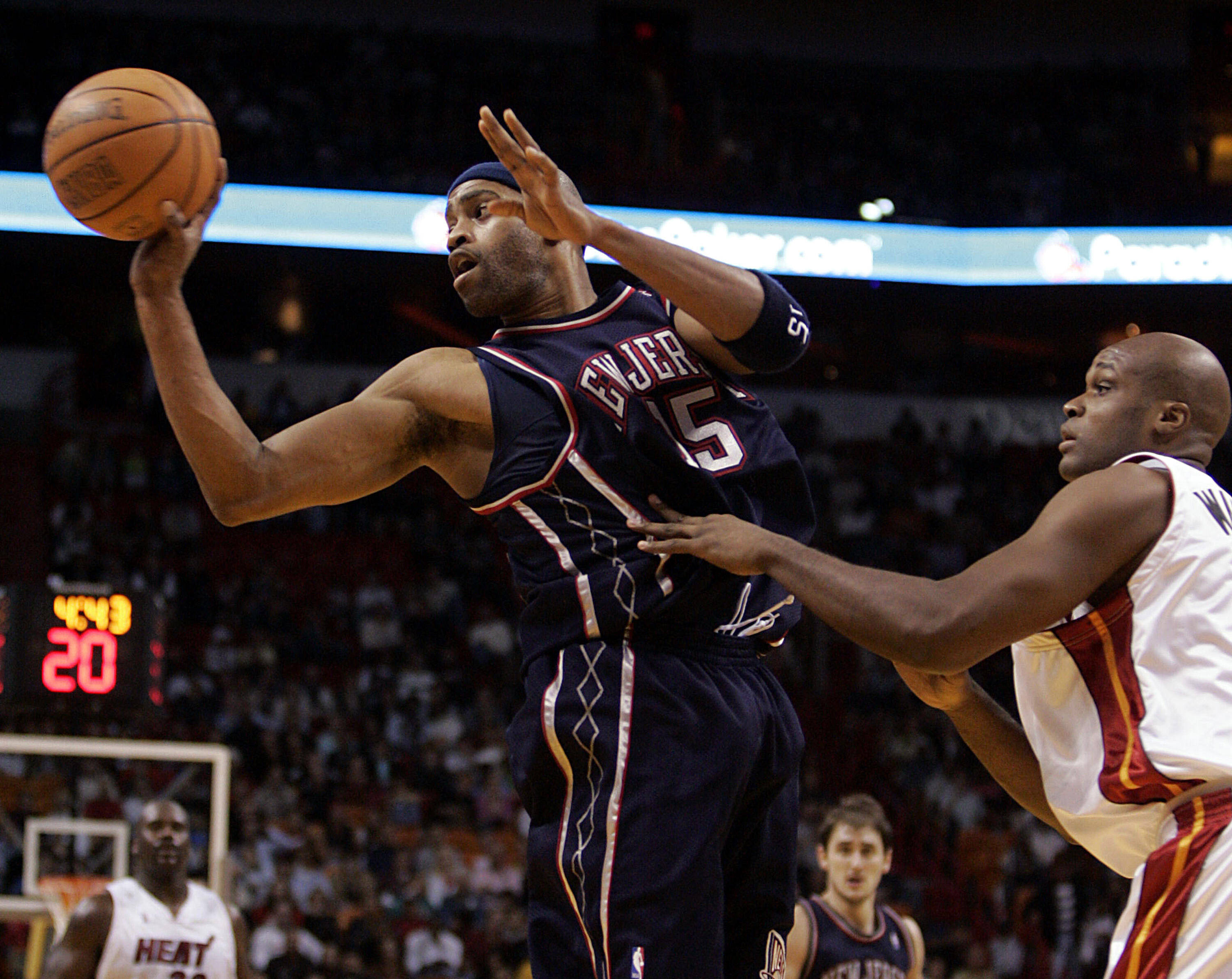 篮网客场力克猛龙,连胜达到四场 篮网客场力克猛龙,连胜达到四场