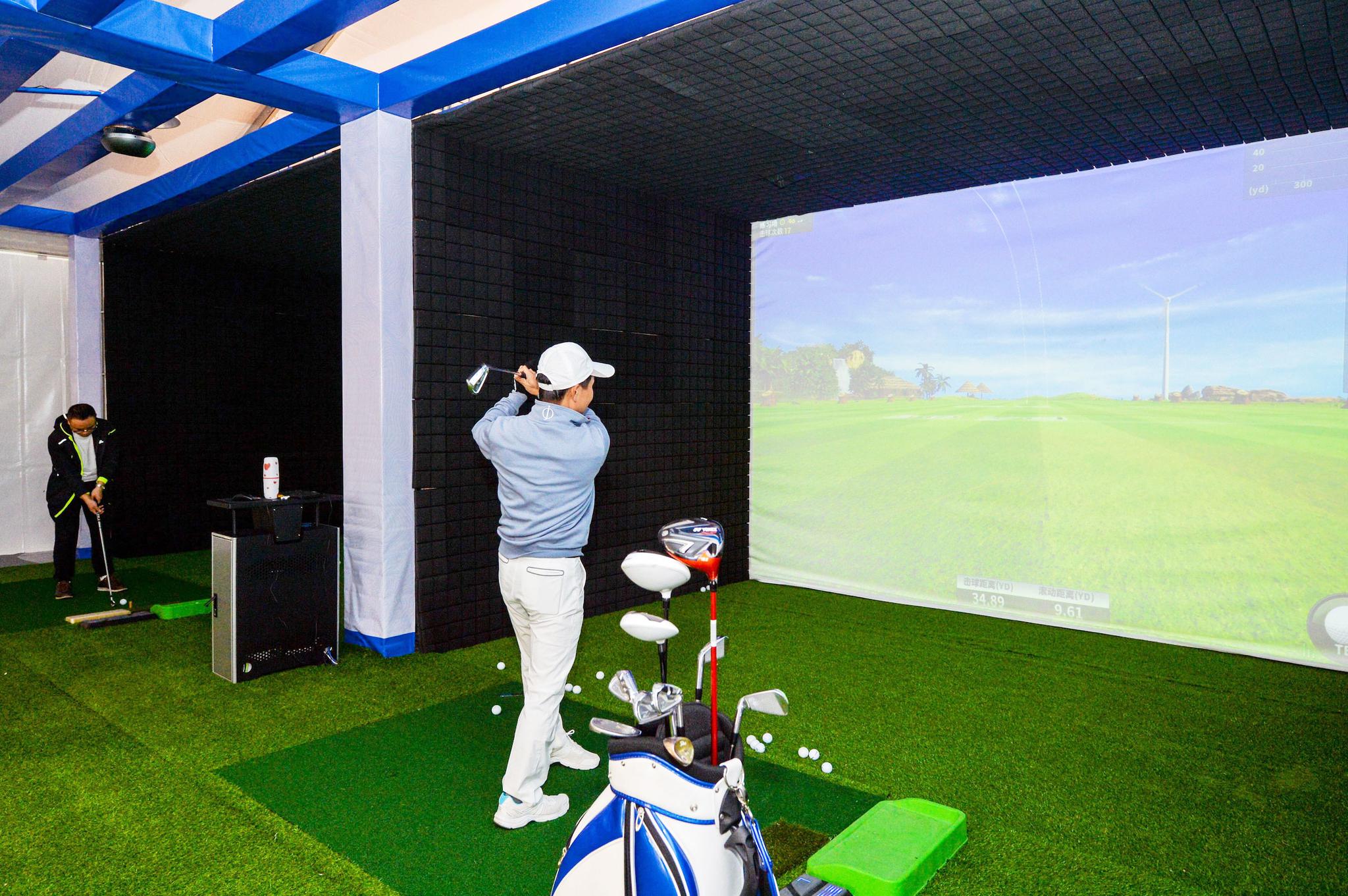 场面火爆!高尔夫观众席沸腾不已 场面火爆!高尔夫观众席沸腾不已