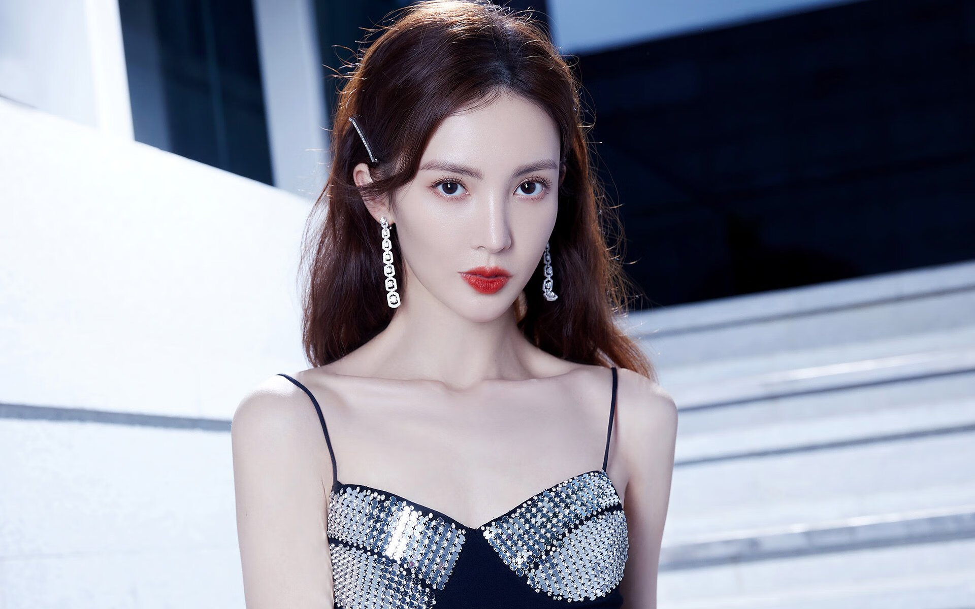 开云下载-夜战狂澜！罗德里在F1街道赛中的满分传奇